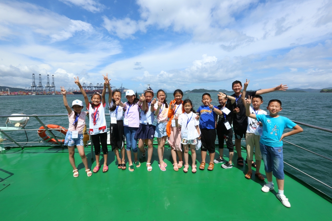 15 students and teachers from the Yunnan Dahaicun Hope Primary School visited YANTIAN