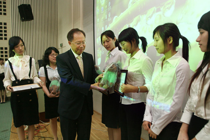 Mr. YB Wai, Port Development Director of YICT presented the awards and certificates to the interns.