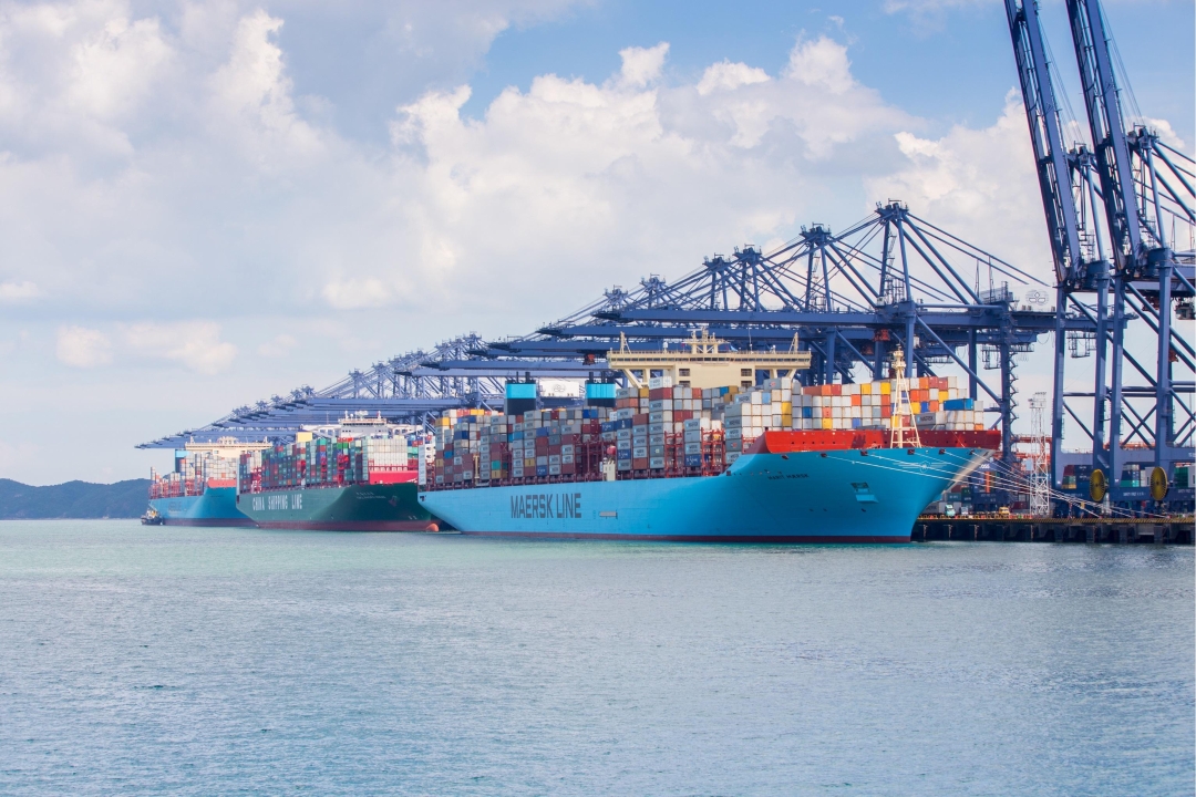 On Jun 19 2015, YANTIAN received three 18,000-TEU-plus container vessels simultaneously for the first time.