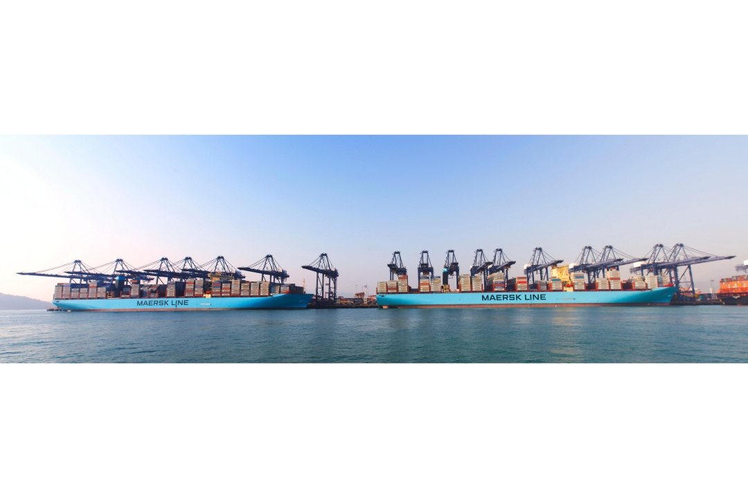 On 23 January 2014, two of the world’s largest 18,000-TEU container vessels visited YANTIAN at the same time.