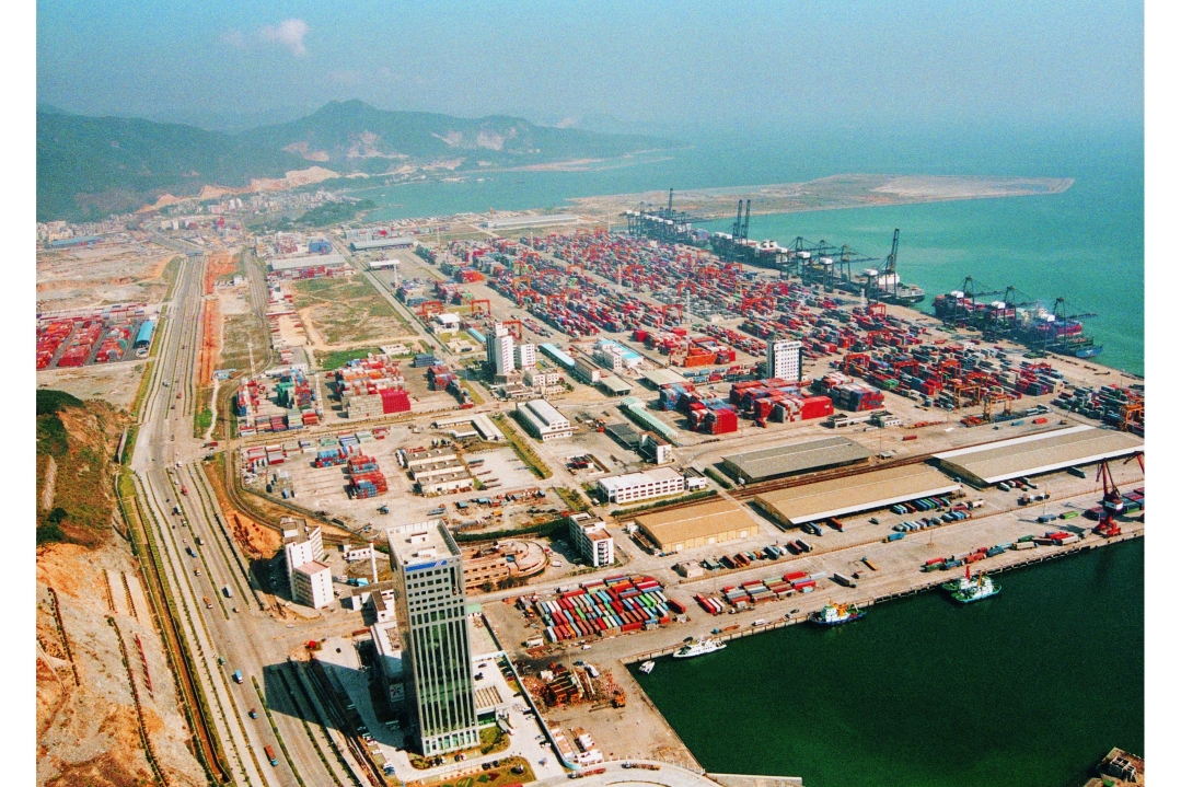 In 2000, YANTIAN’s Phase II Project passed official inspection.