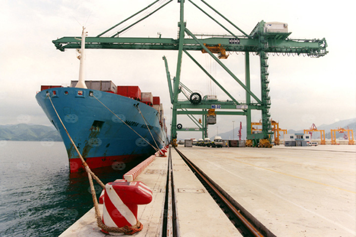 The “Maersk Algeciras”, with a carrying capacity of 2,600 TEU.