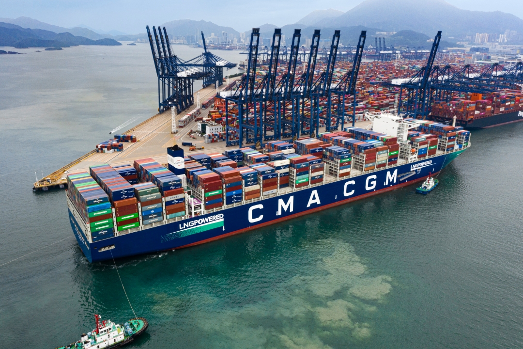 YANTIAN Welcomes the World's First LNG-powered 23,000-TEU Container Vessel