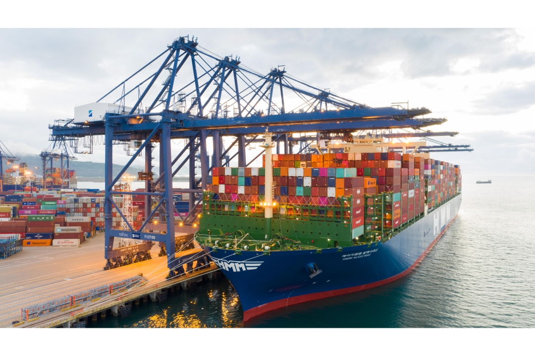 YANTIAN Welcomes the World's Largest Container Vessel, the 24,000-TEU HMM Algeciras